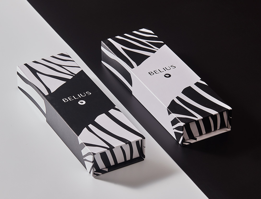 ROLLER BELIUS B&W ALUMINIUM ATTRIBUTS OR ENCRE NOIRE COLORIS BLANC ZEBRURES NOIRES DANS COFFRET CADEAU